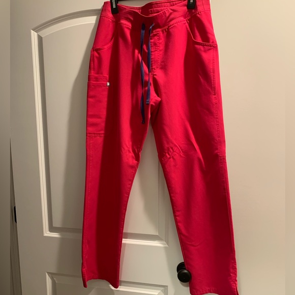 Like new, Figs scrub set - Picture 4 of 6